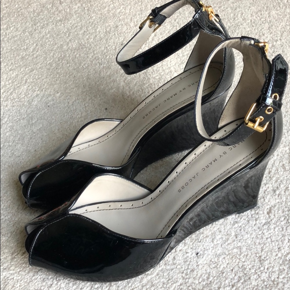 Marc 9.5 3.5” peep toe leather wedges sandle
